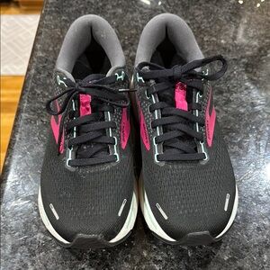 Brooks Women's Black and Pink Running Shoes